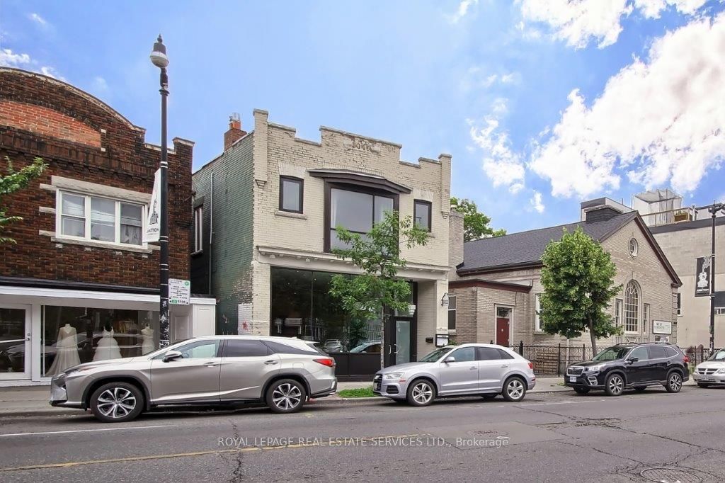 3047 Dundas Street W