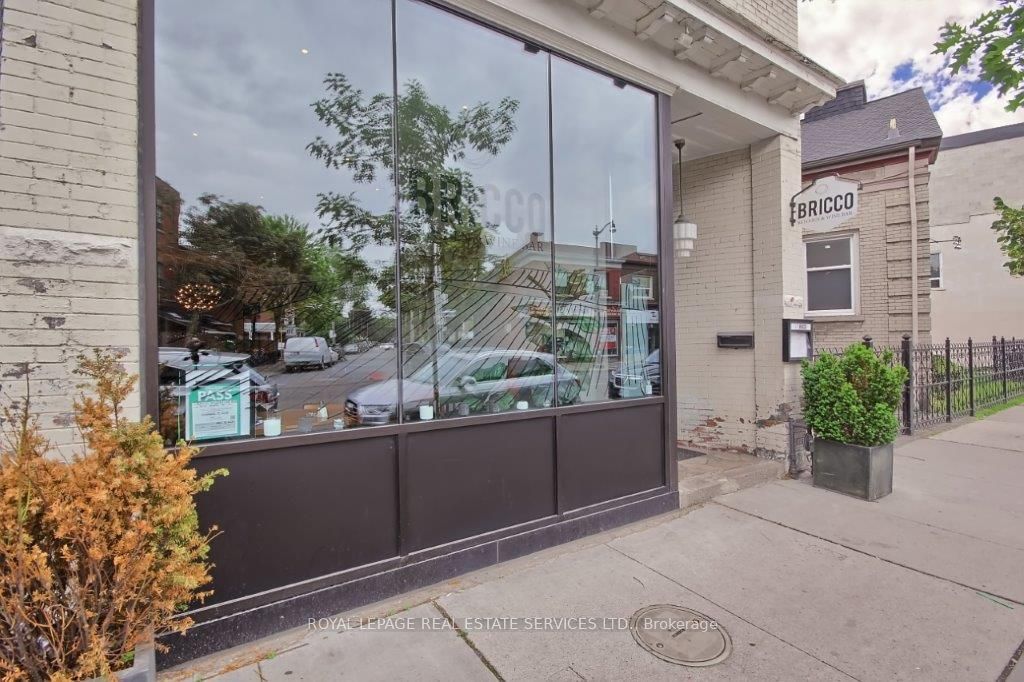 3047 Dundas Street W