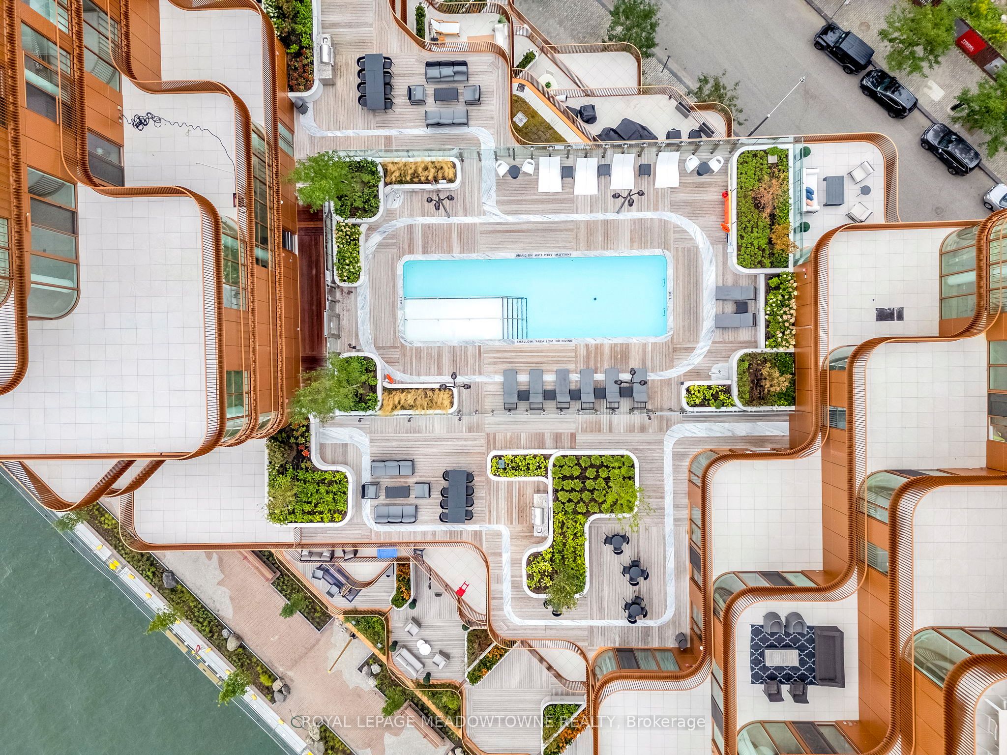 155 Merchants' Wharf N/A 826