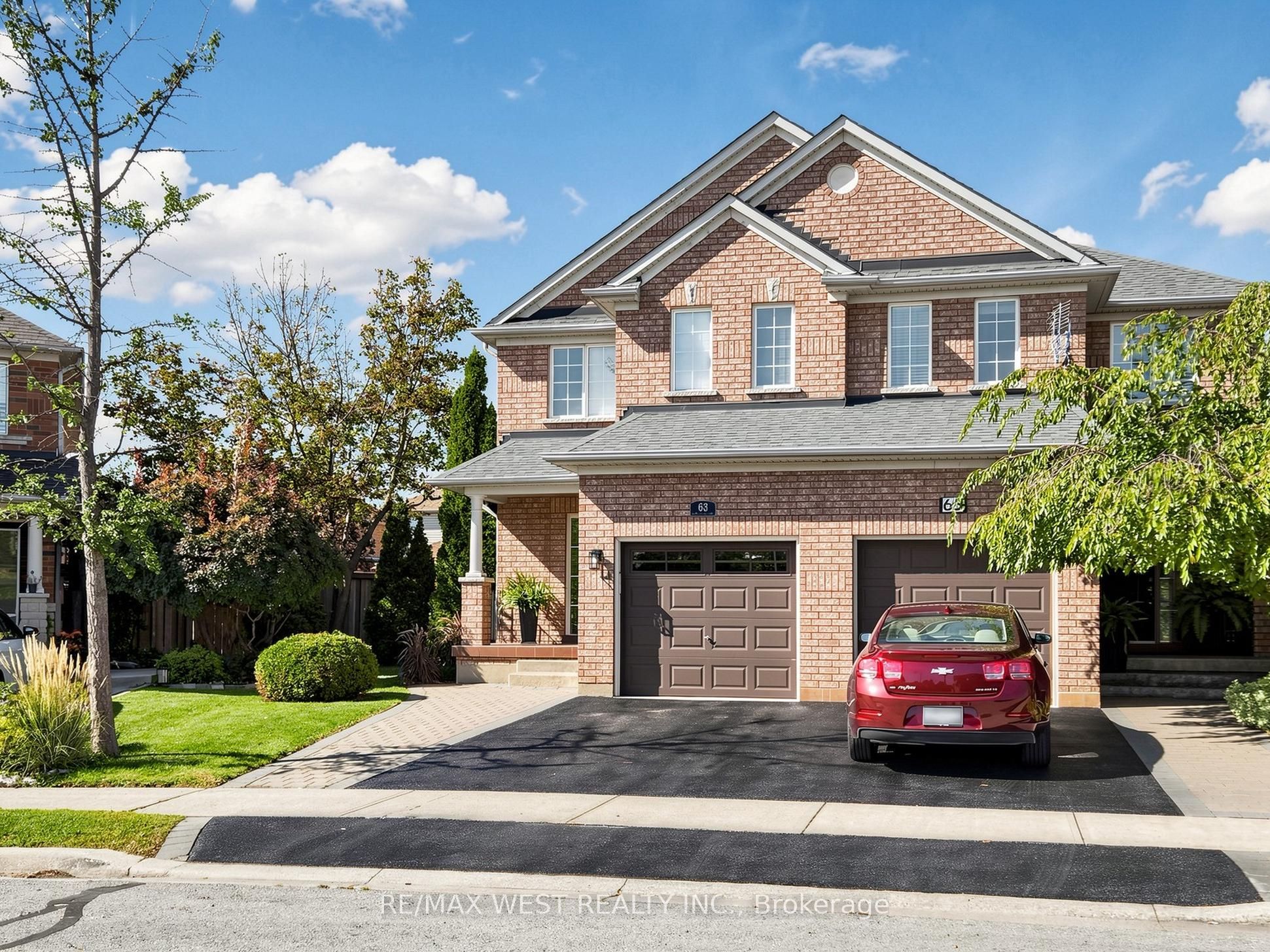 63 Echo Ridge Crescent
