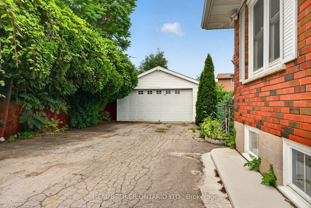 Photo of 115 Green Road, Hamilton, ON L8G 3W9 (MLS # X13538808)