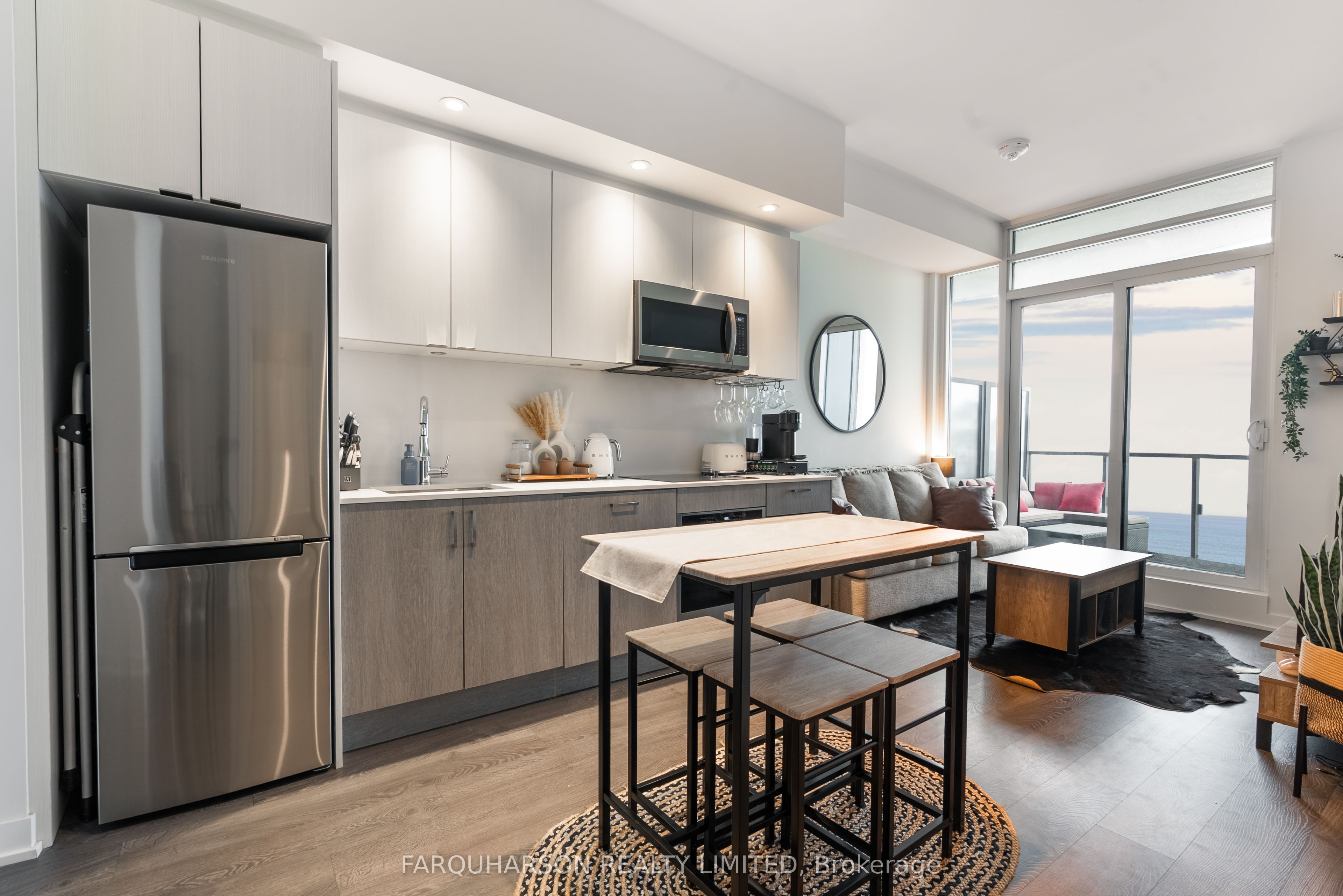1926 Lakeshore Boulevard W 3209