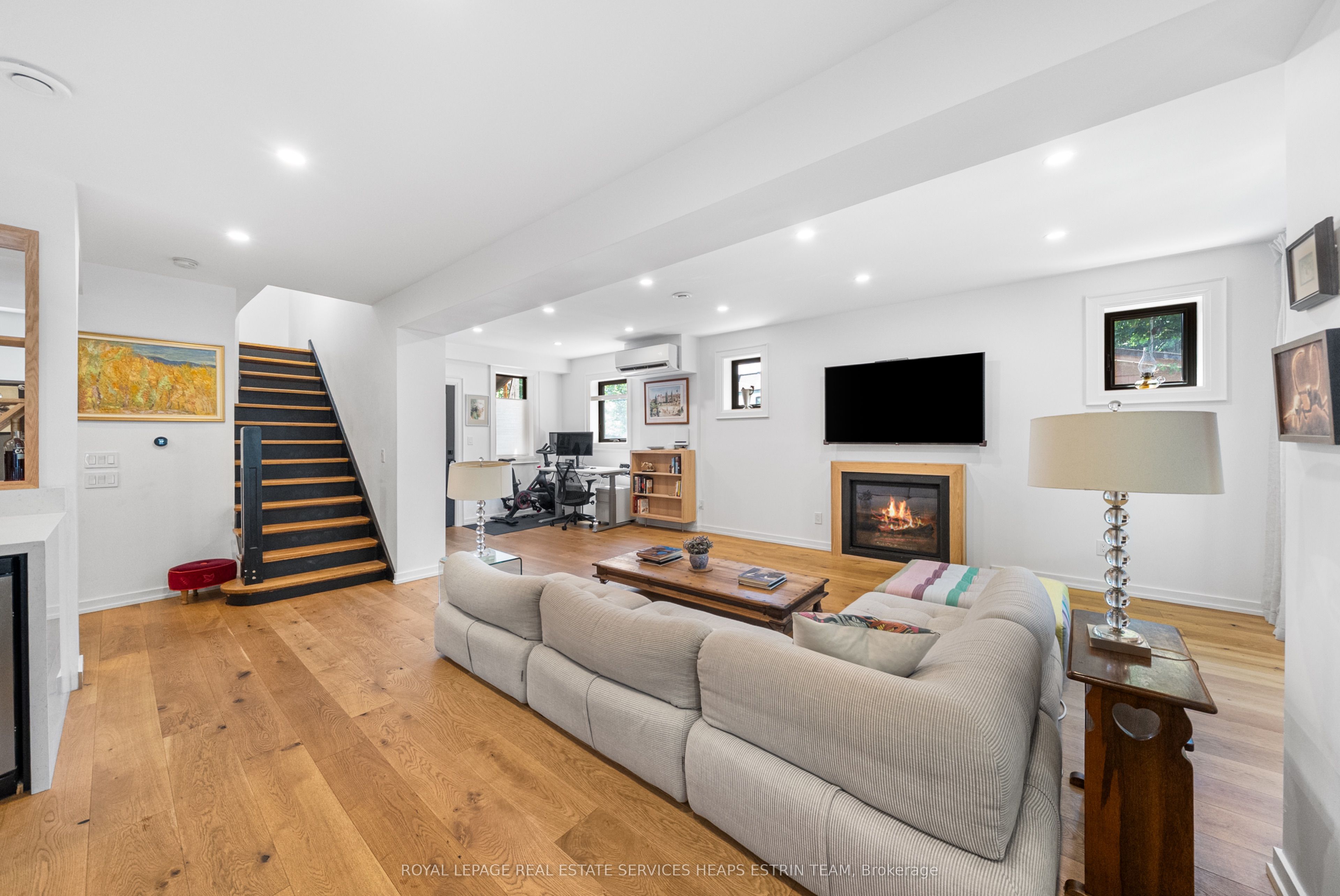 115 Robinson Street
