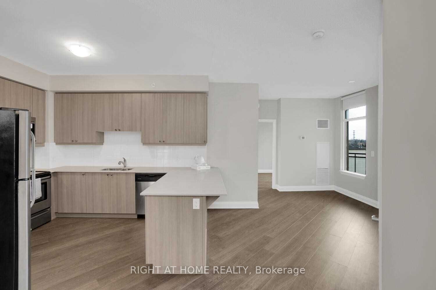 24 Woodstream Boulevard 305