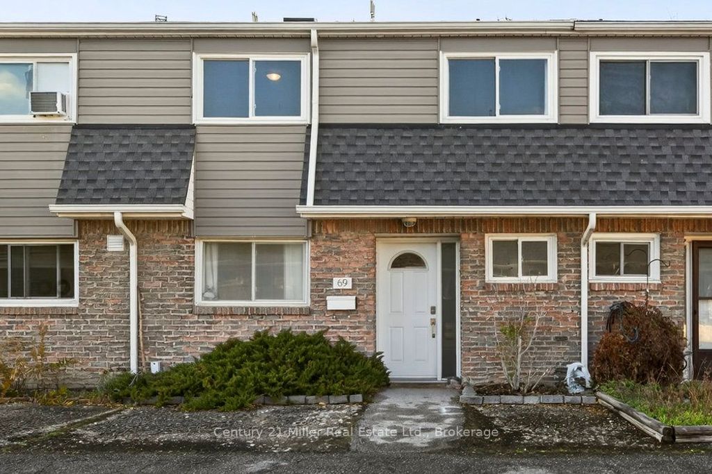 Photo of 2050 Upper Middle Road #69, Burlington, ON L7P 3R9 (MLS # W13092386)