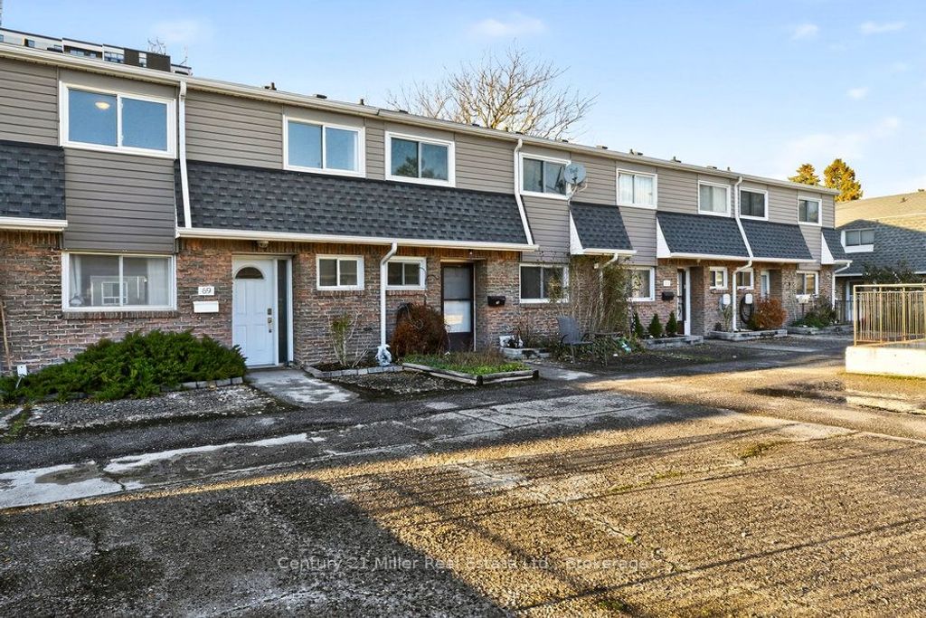 Photo of 2050 Upper Middle Road #69, Burlington, ON L7P 3R9 (MLS # W13092386)