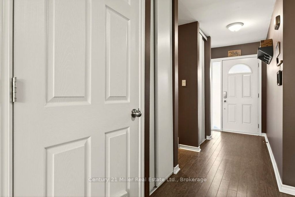 Photo of 2050 Upper Middle Road #69, Burlington, ON L7P 3R9 (MLS # W13092386)