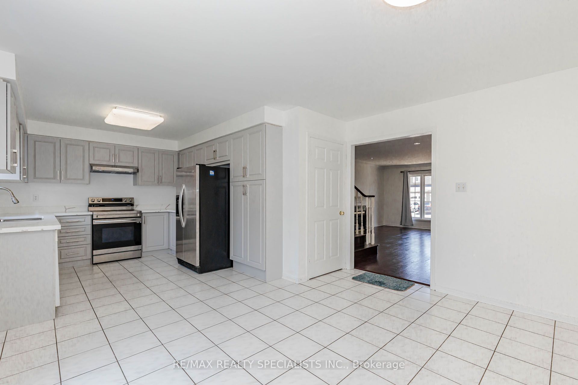 64 Dolphin Song Crescent