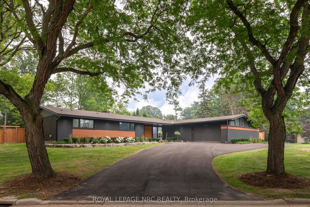 Photo of 7 Woodington Crescent, St. Catharines, ON L2T 3T6 (MLS # X13433670)