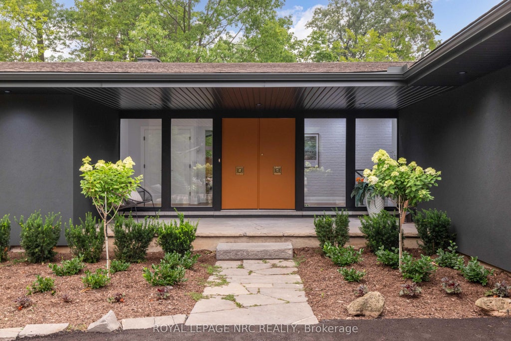 Photo of 7 Woodington Crescent, St. Catharines, ON L2T 3T6 (MLS # X13433670)