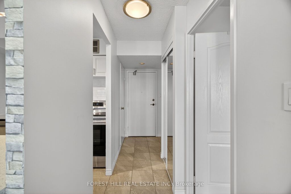 Photo of 633 Bay Street #2322, Toronto, ON M5G 2G4 (MLS # C12412583)
