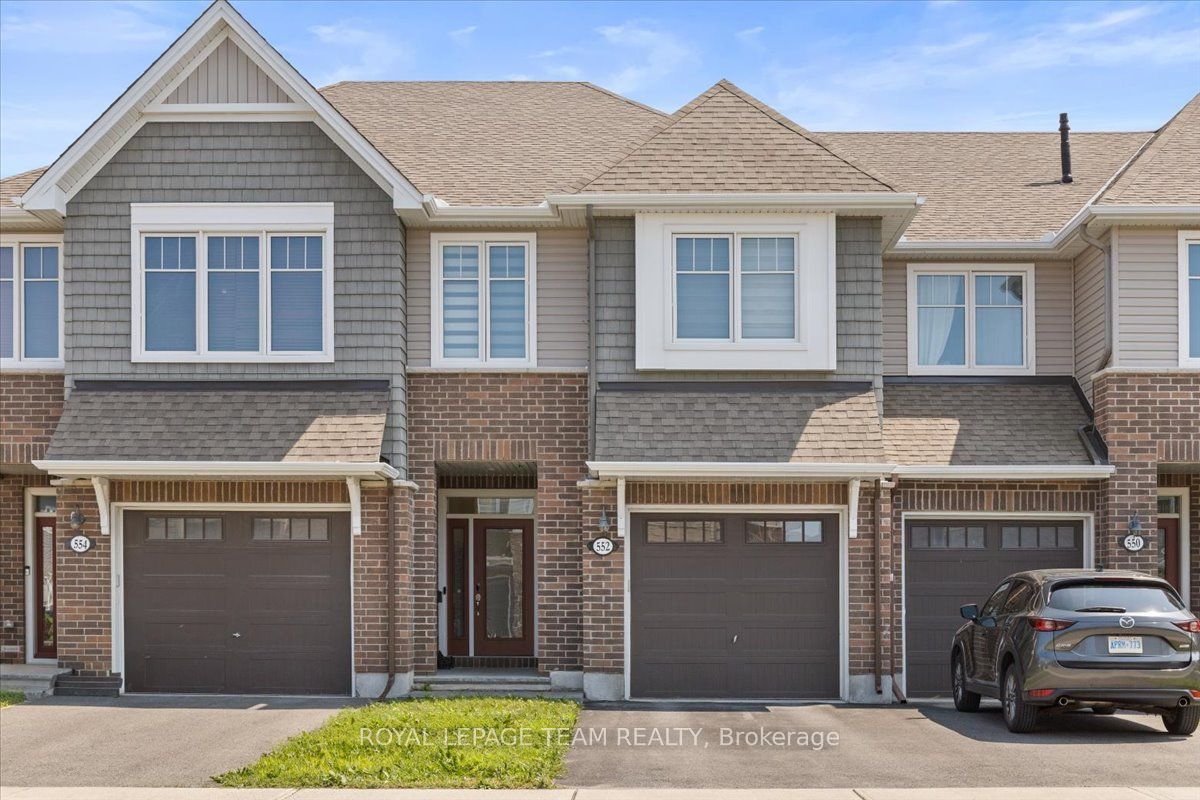 Photo 1 of 32 — 552 Jackdaw Avenue, Barrhaven, ON K2J 6N1