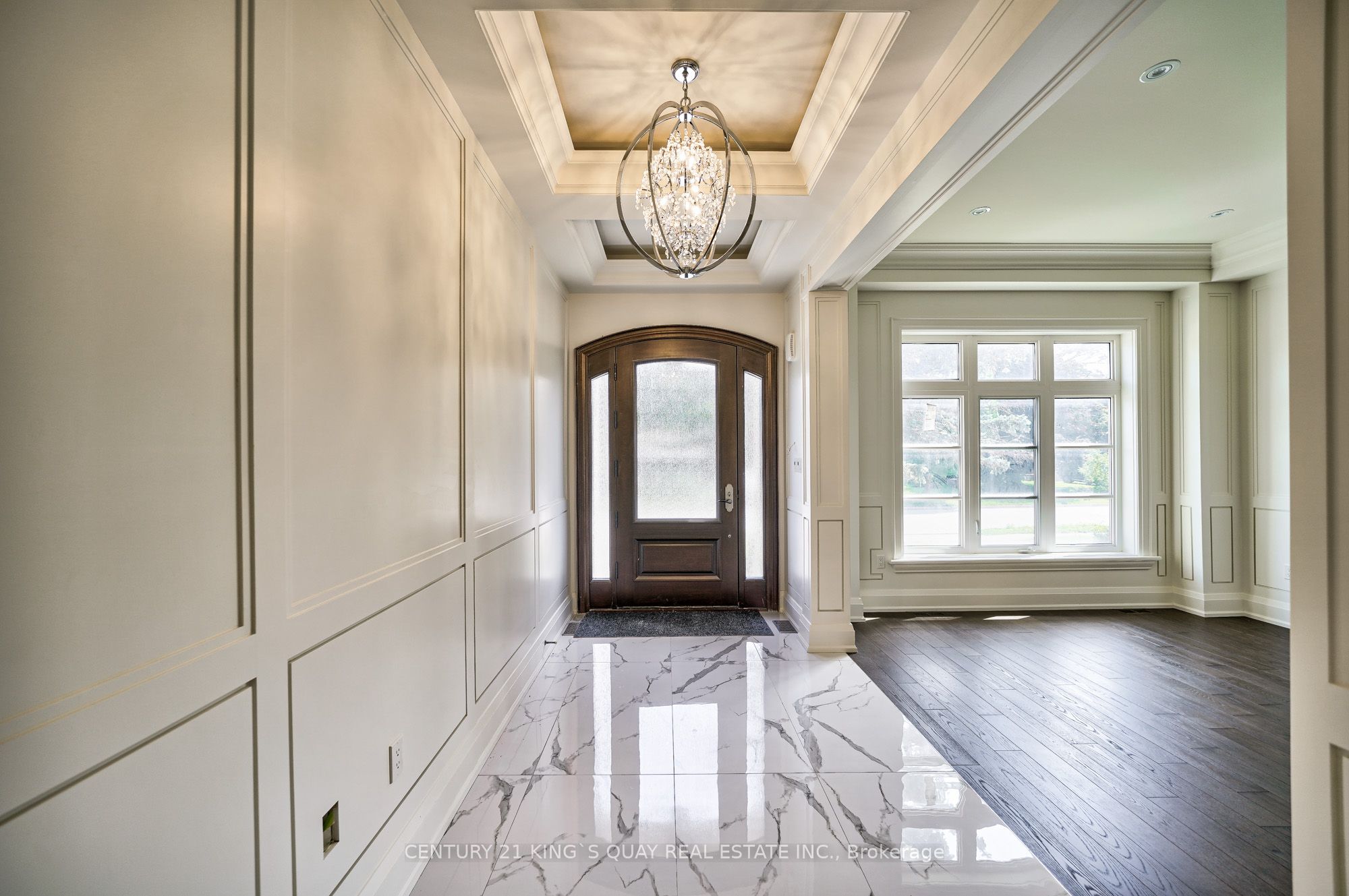 82 Cartier Crescent