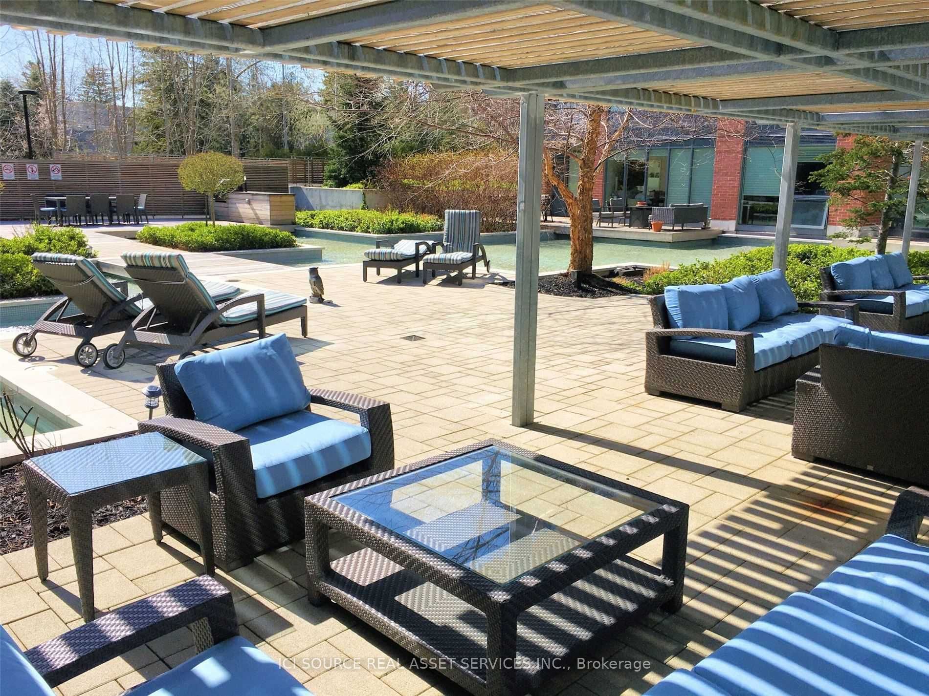 7608 Yonge Street 421