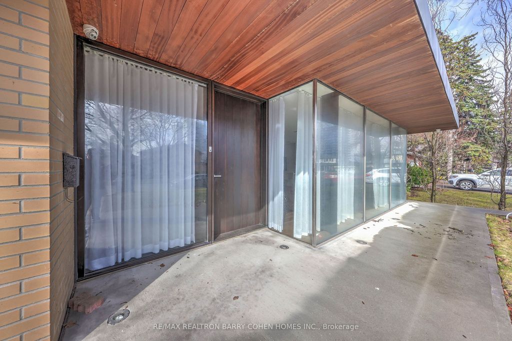 Photo of 6 Bannatyne Drive, Toronto, ON M2L 2N7 (MLS # C12953646)