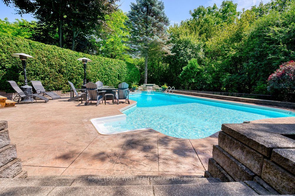 2293 Carpenters Circle