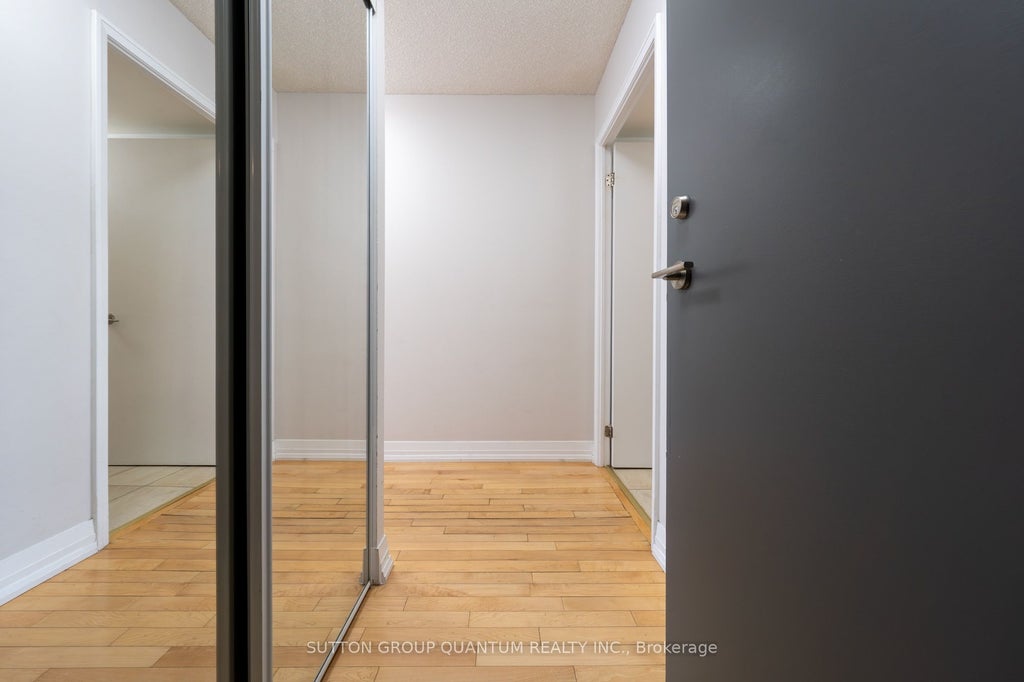 Photo of 25 Carlton Street #1811, Toronto, ON M5B 1L4 (MLS # C13716794)