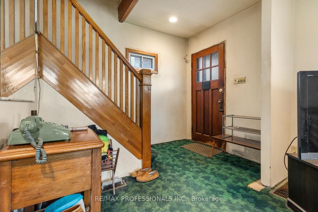 Photo of 16 Cliff Street, Toronto, ON M6N 4L6 (MLS # W12552696)