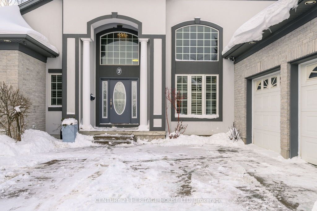 Photo of 7 Edwin Drive, London South, ON N6C 6A7 (MLS # X12736050)
