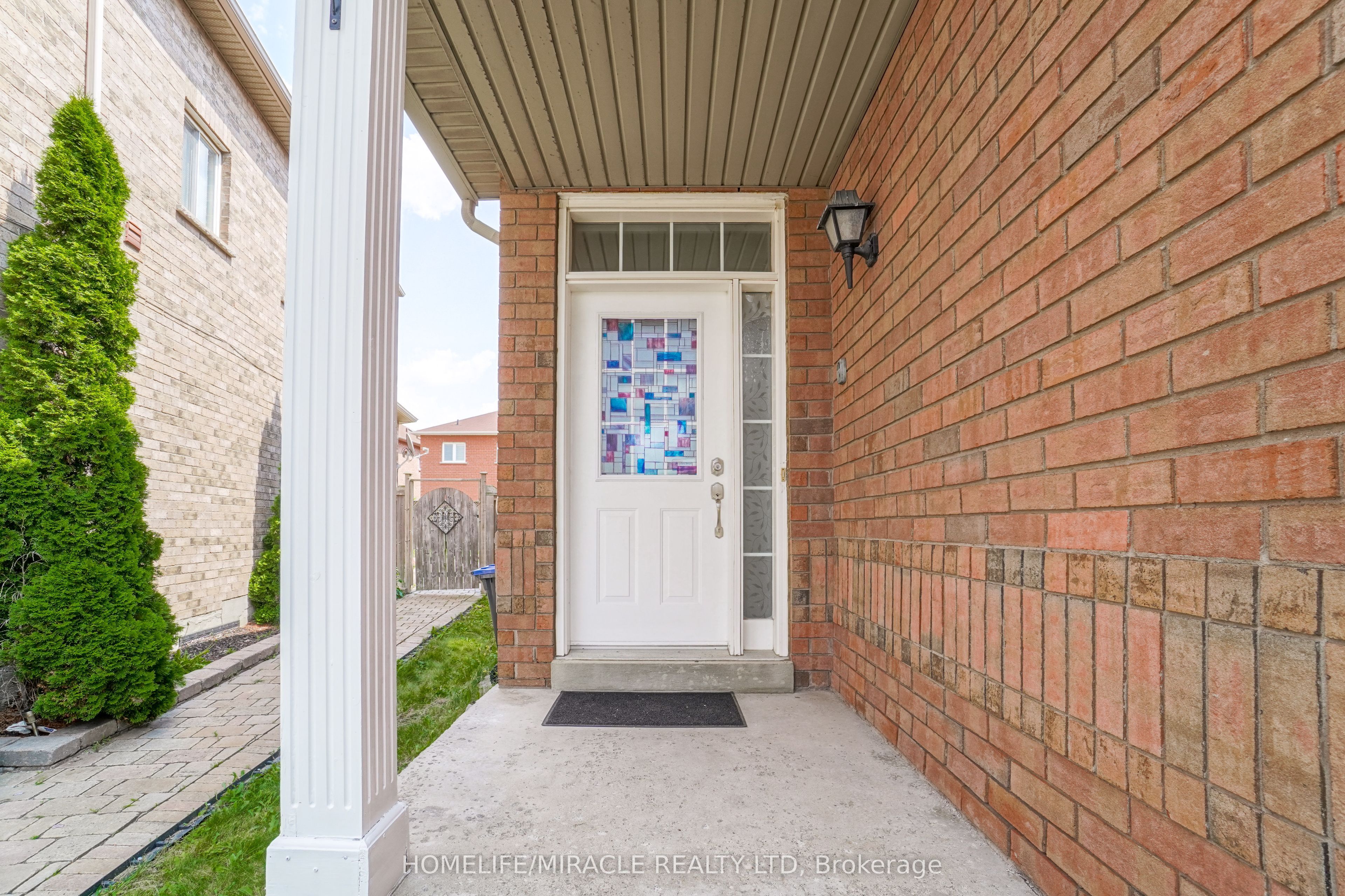 824 Khan Crescent