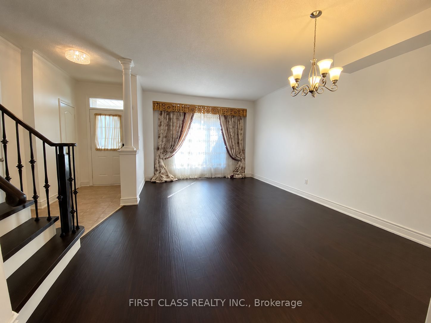 8 Catalina Crescent
