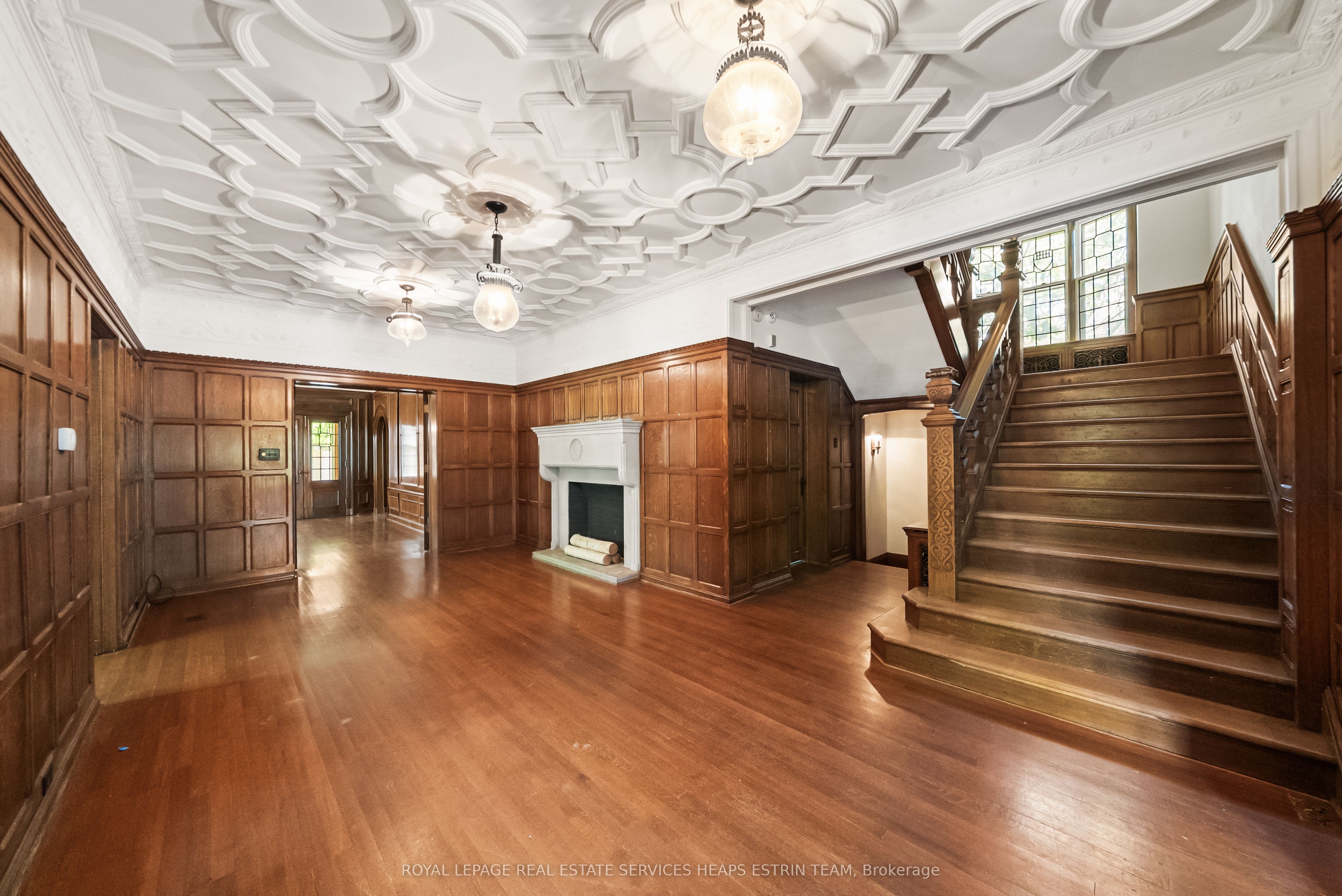 208 Roxborough Drive
