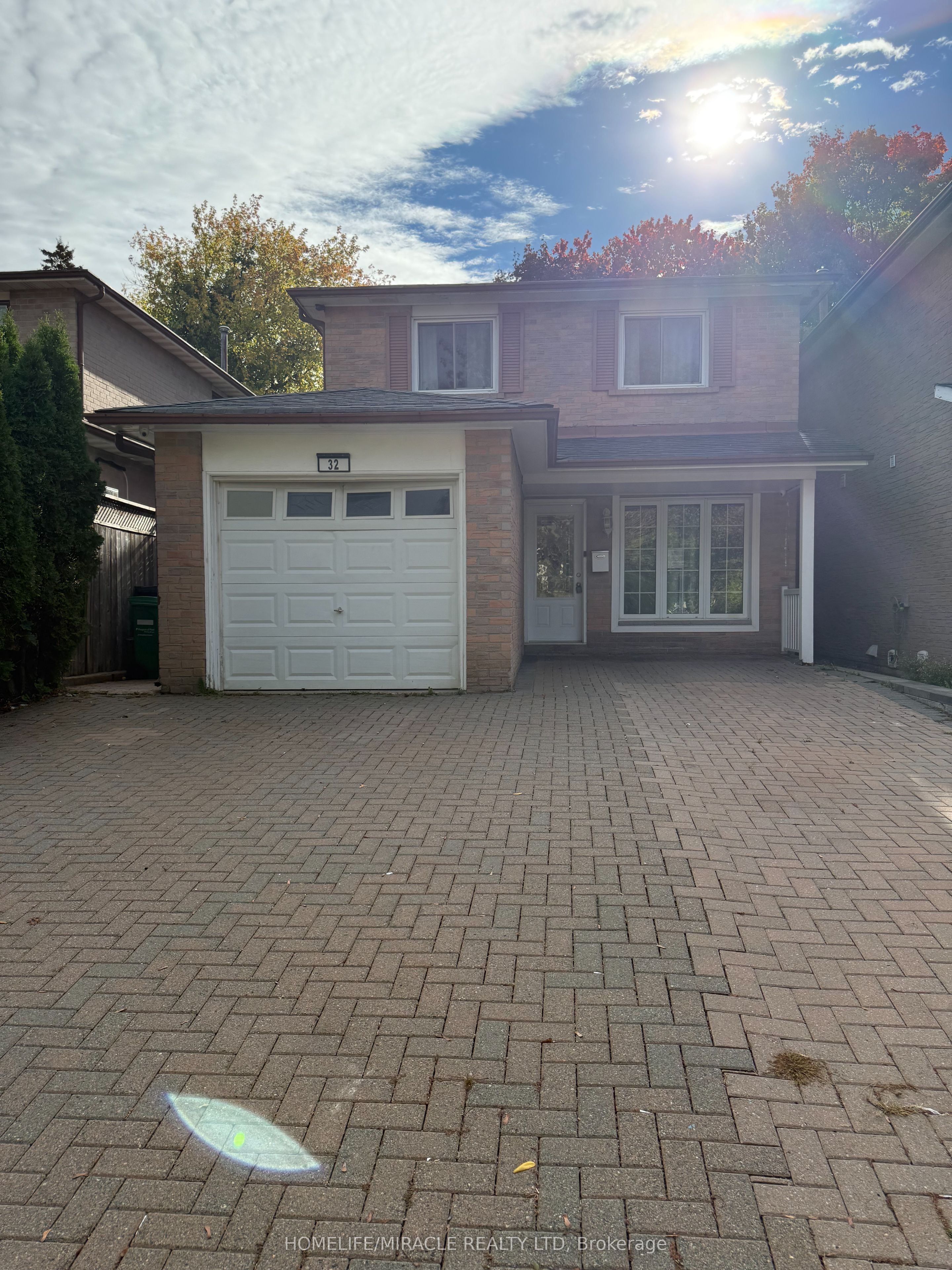 32 Barrington Crescent