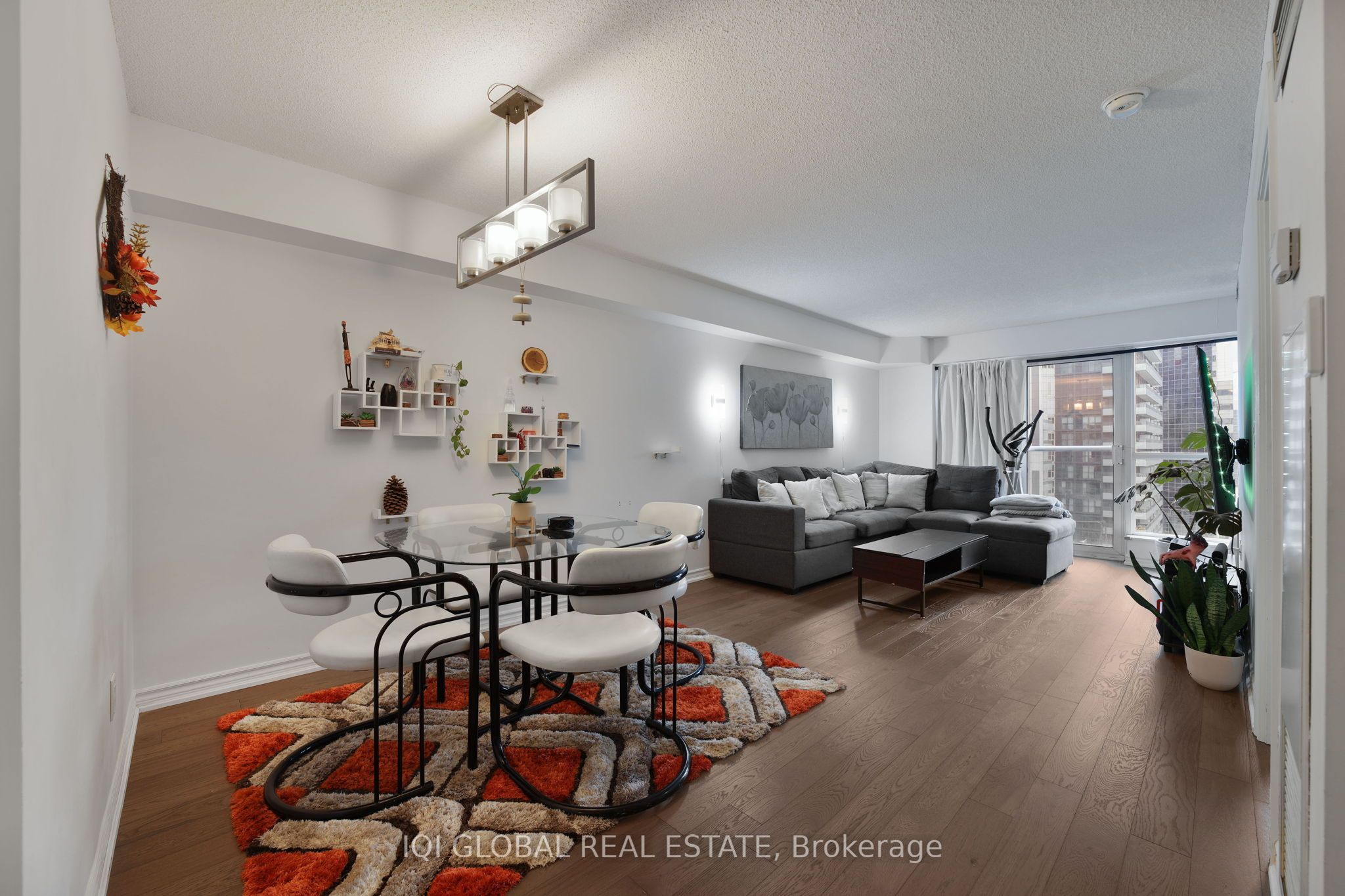 250 Wellington Street W 1133
