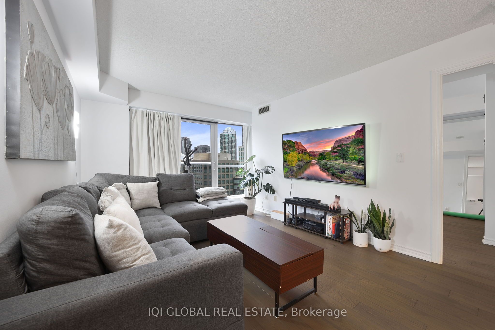 250 Wellington Street W 1133