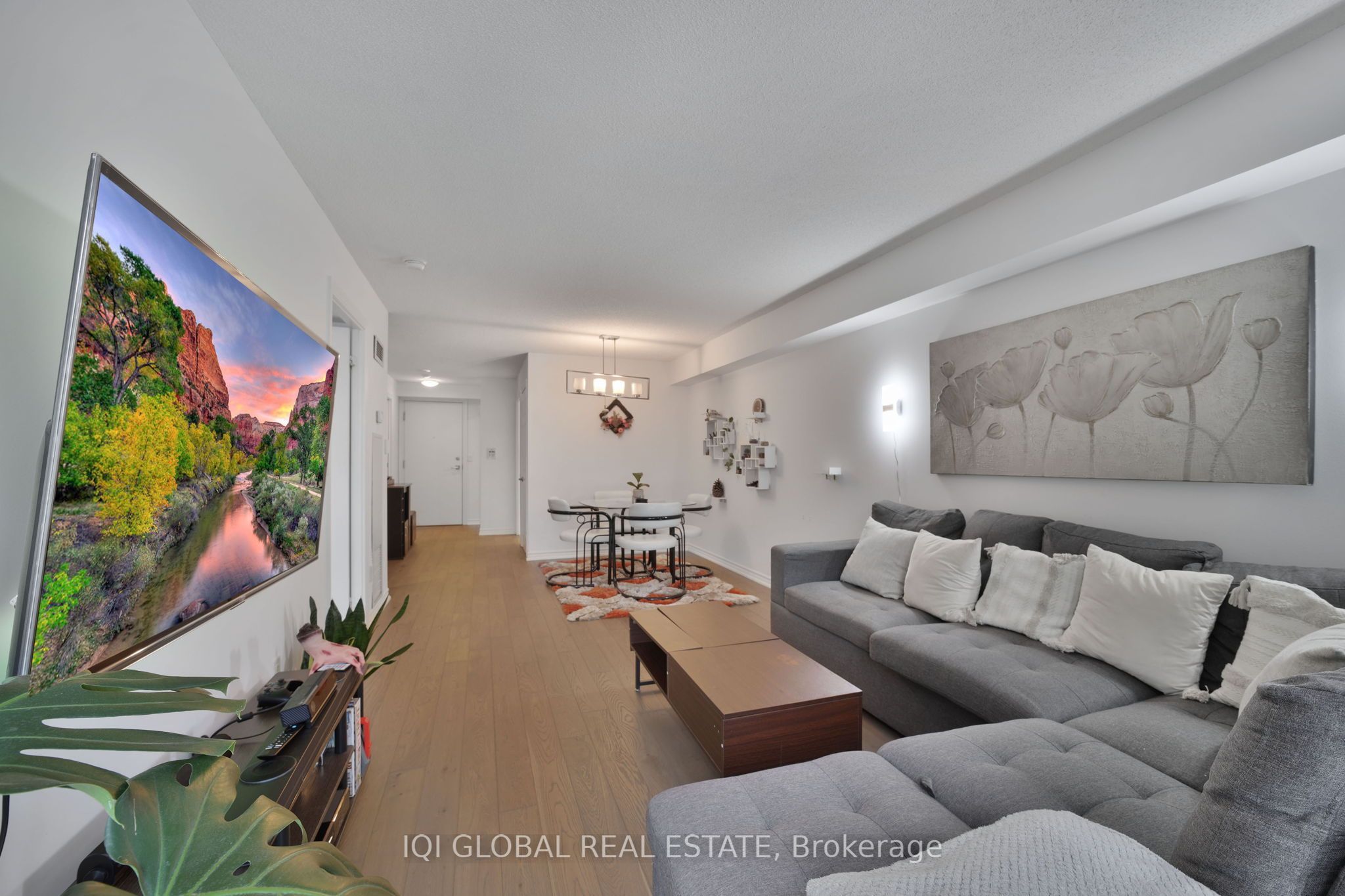 250 Wellington Street W 1133