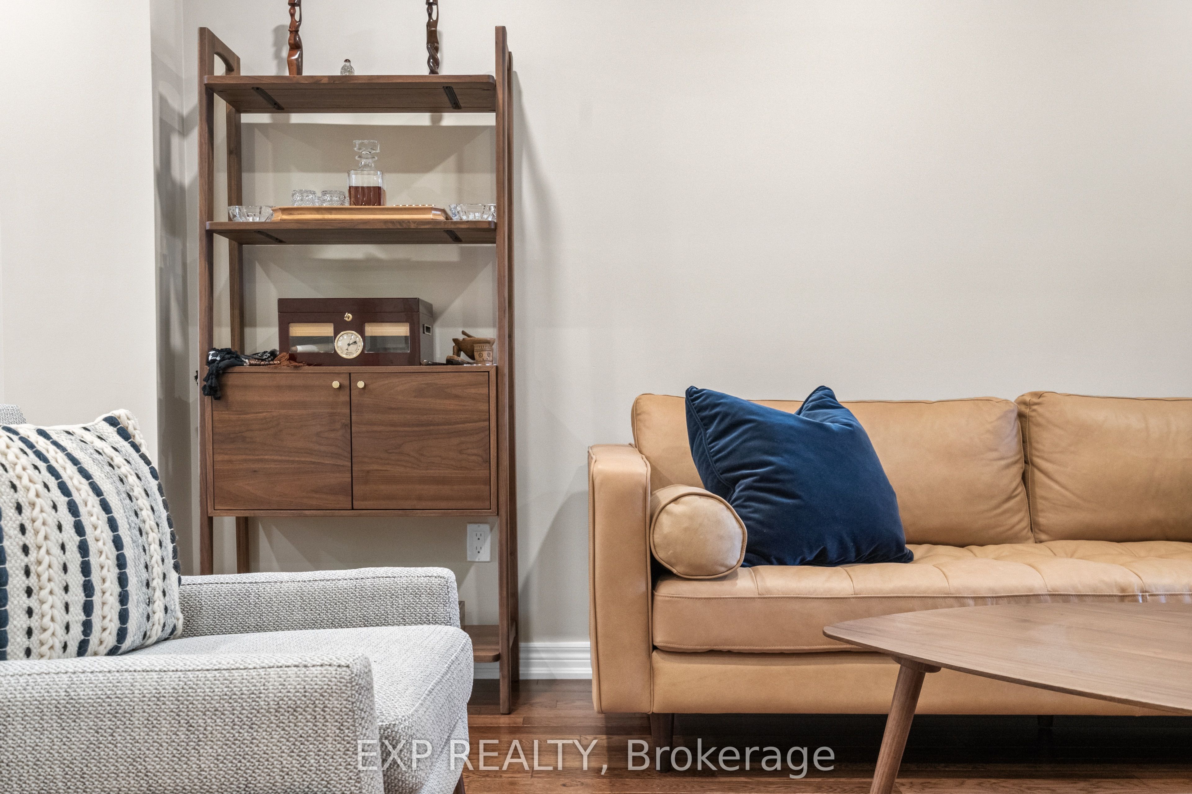 2555 Thomas Street 70