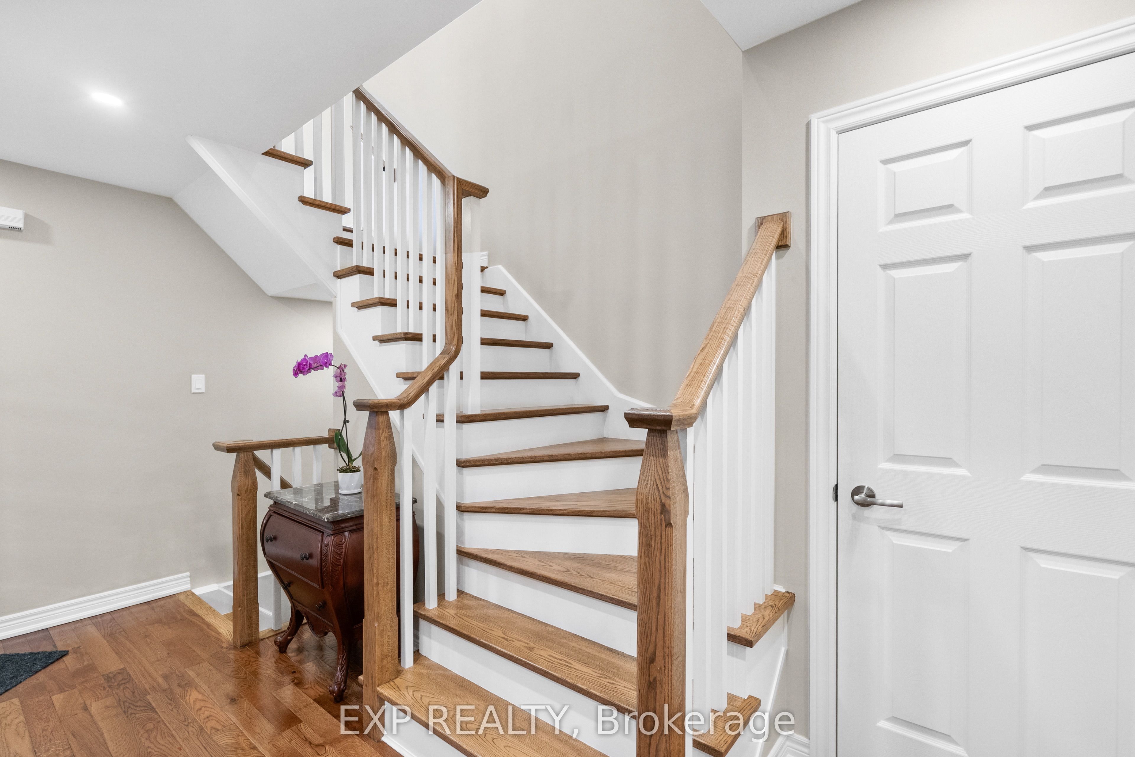 2555 Thomas Street 70