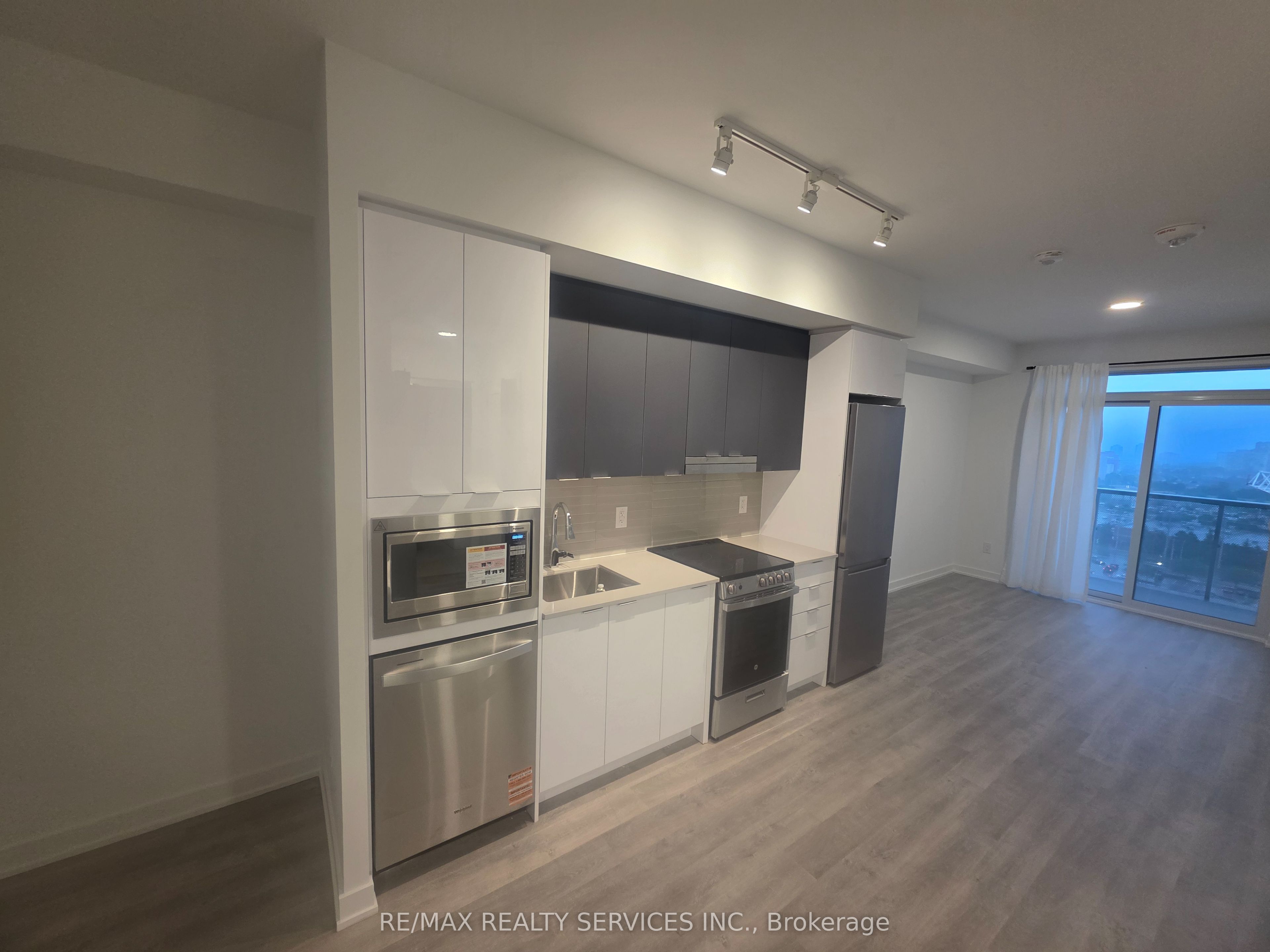 5105 Hurontario Street 1504