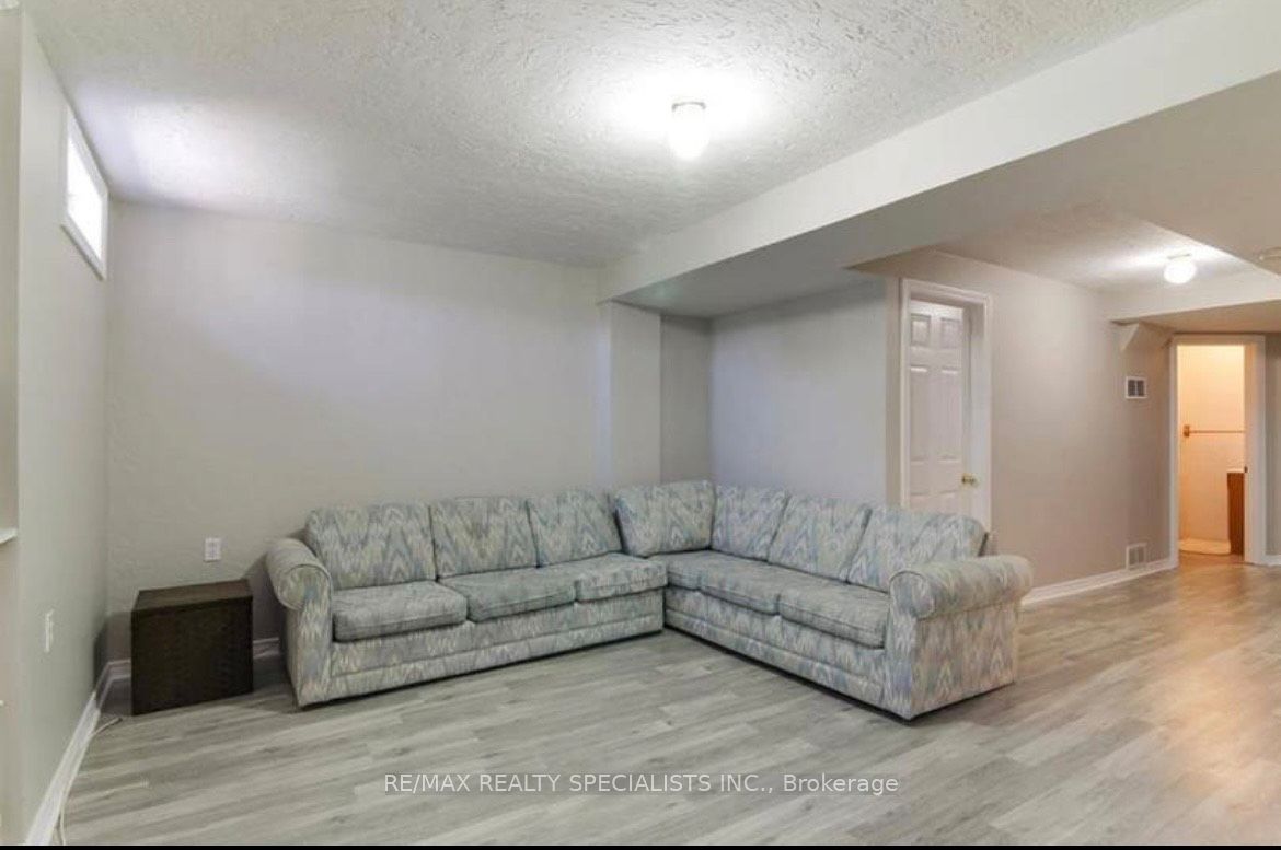 824 Ledbury Crescent Bsmt