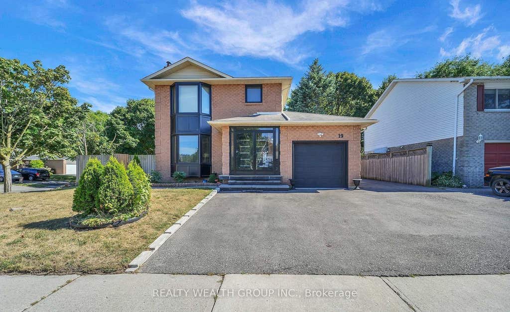 Photo of 19 Glenabbey Drive, Clarington, ON L1E 1C1 (MLS # E13690148)