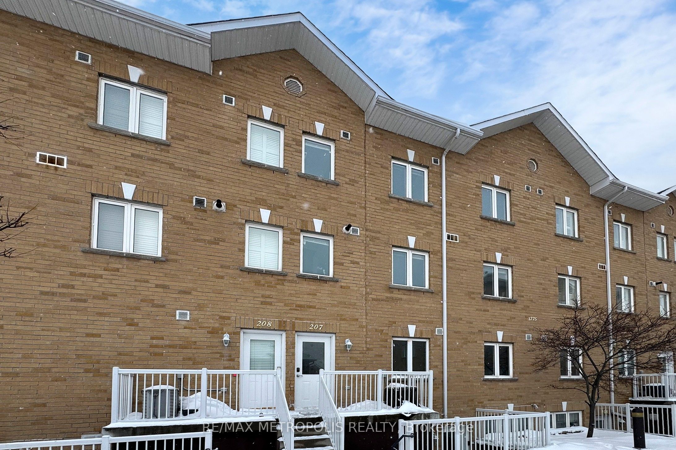 Photo 1 of 40 — 1775 Markham Road 207, Toronto, ON M1B 2Z7