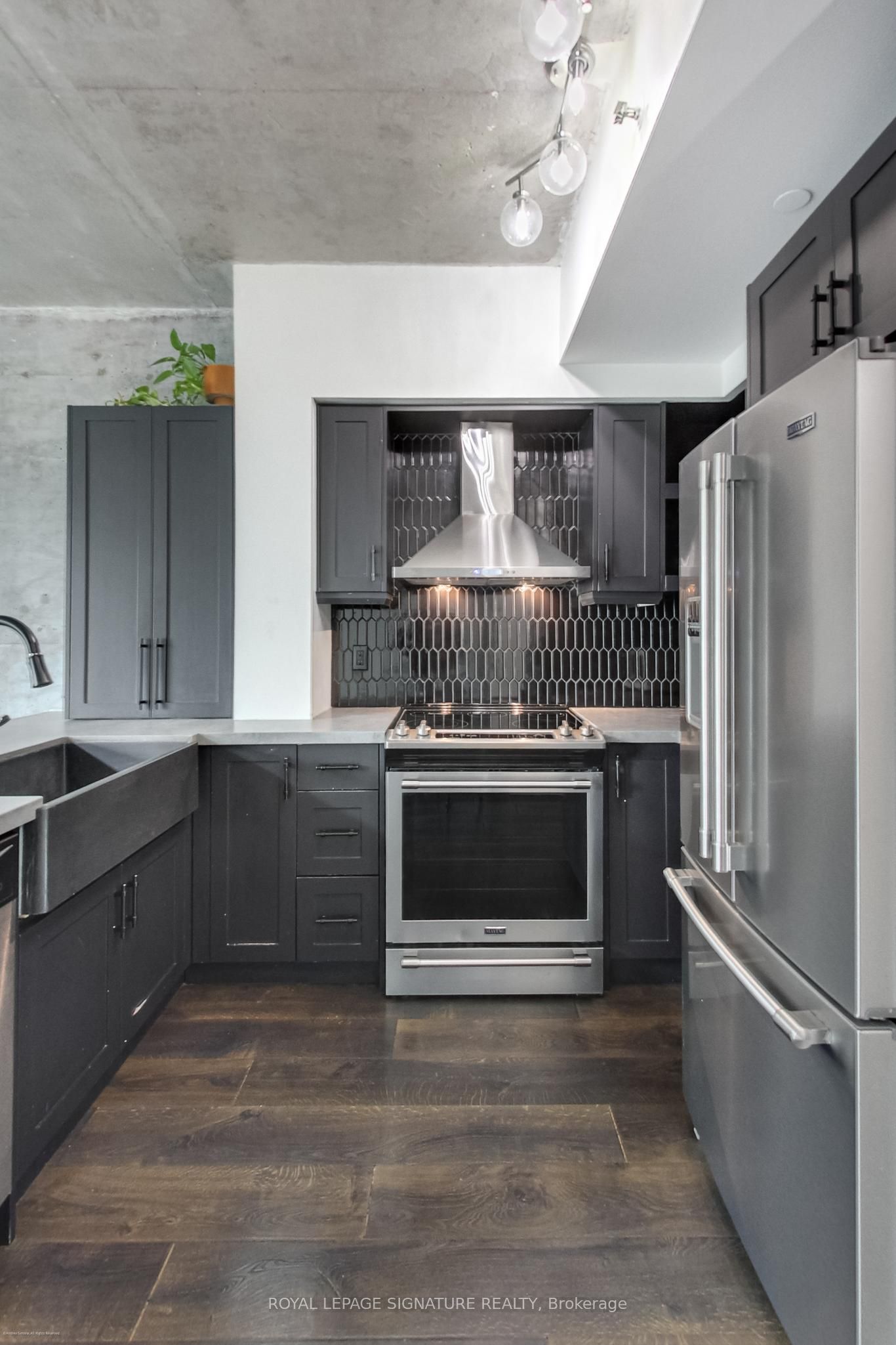 150 East Liberty Street 811