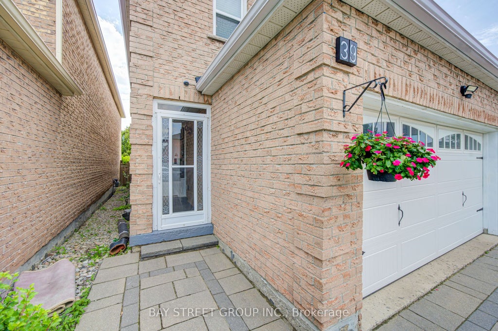 Photo of 39 Ketchum Crescent, Markham, ON L3S 3G2 (MLS # N13459640)
