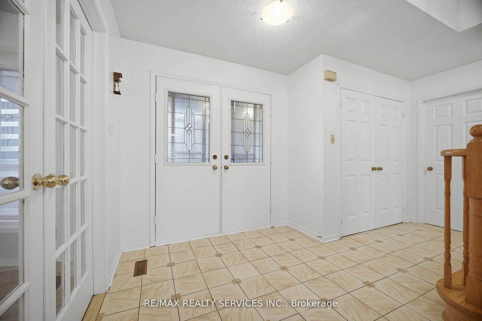 62 Fernbrook Crescent