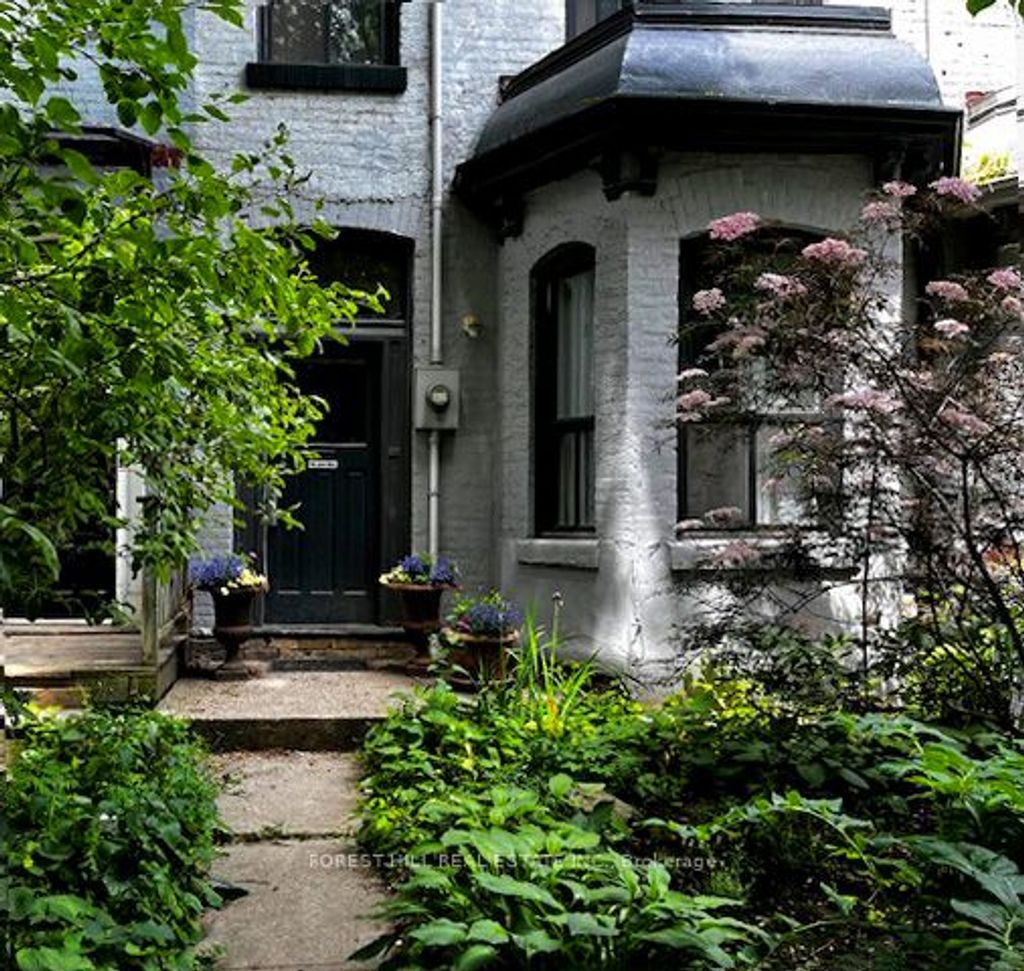 Photo of 46 Phoebe Street, Toronto, ON M5T 1A9 (MLS # C12806140)