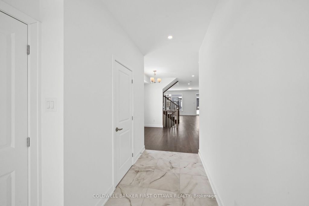 Photo of 461 SHUTTLEWORTH Drive, Leitrim, ON K1T 0T6 (MLS # X12811988)