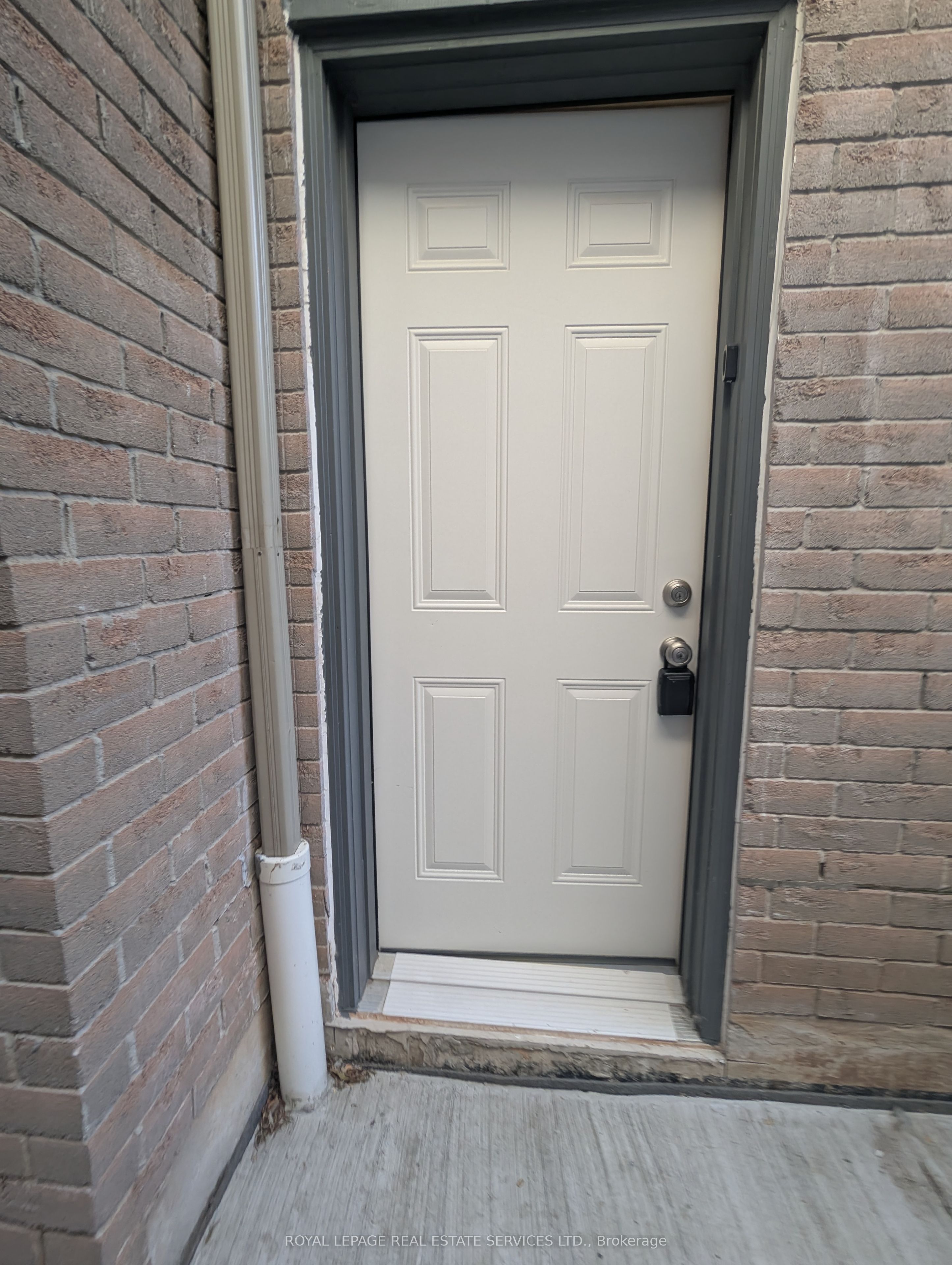 6057 Leeside Crescent Basement