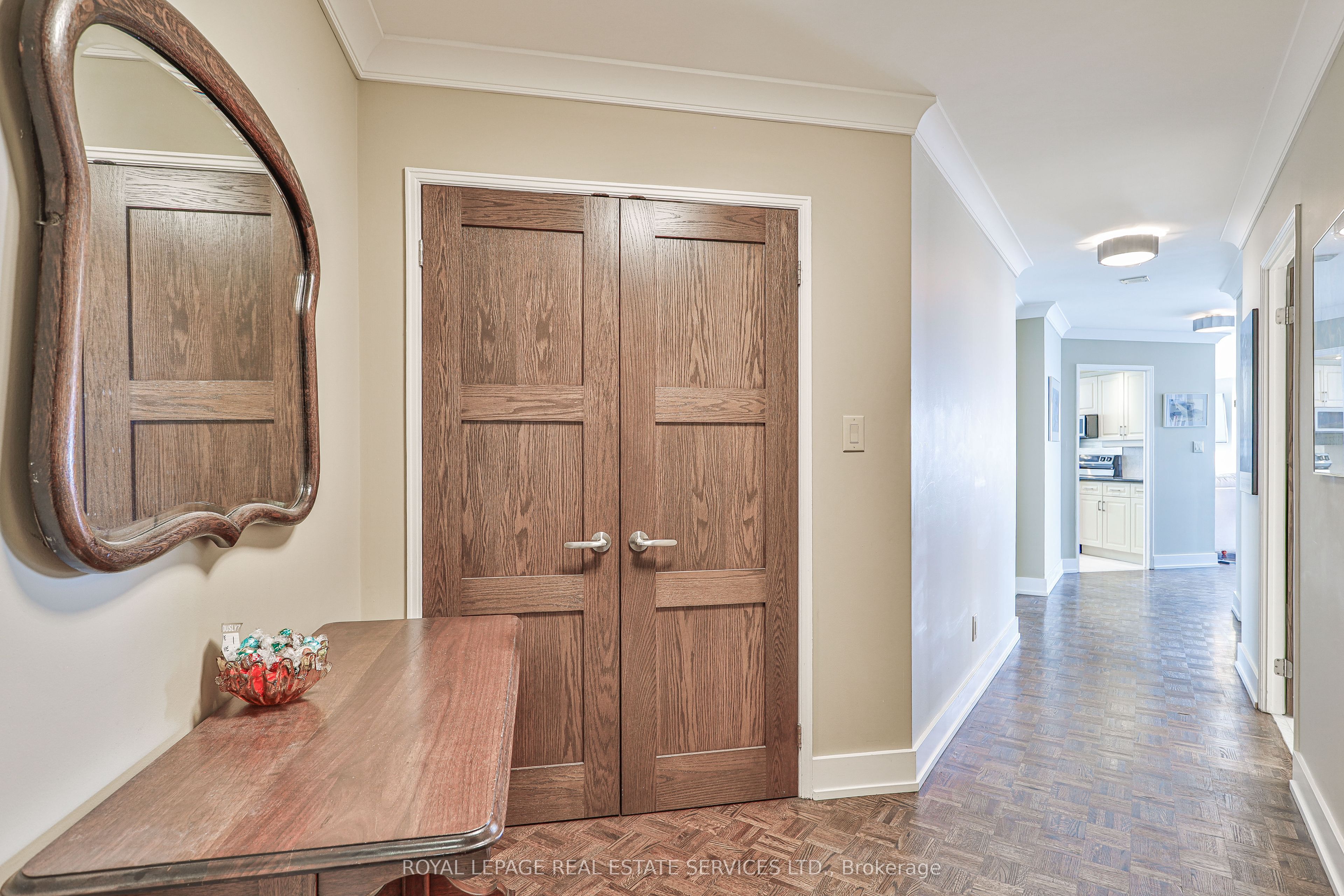 2269 Lake Shore Boulevard W 2006