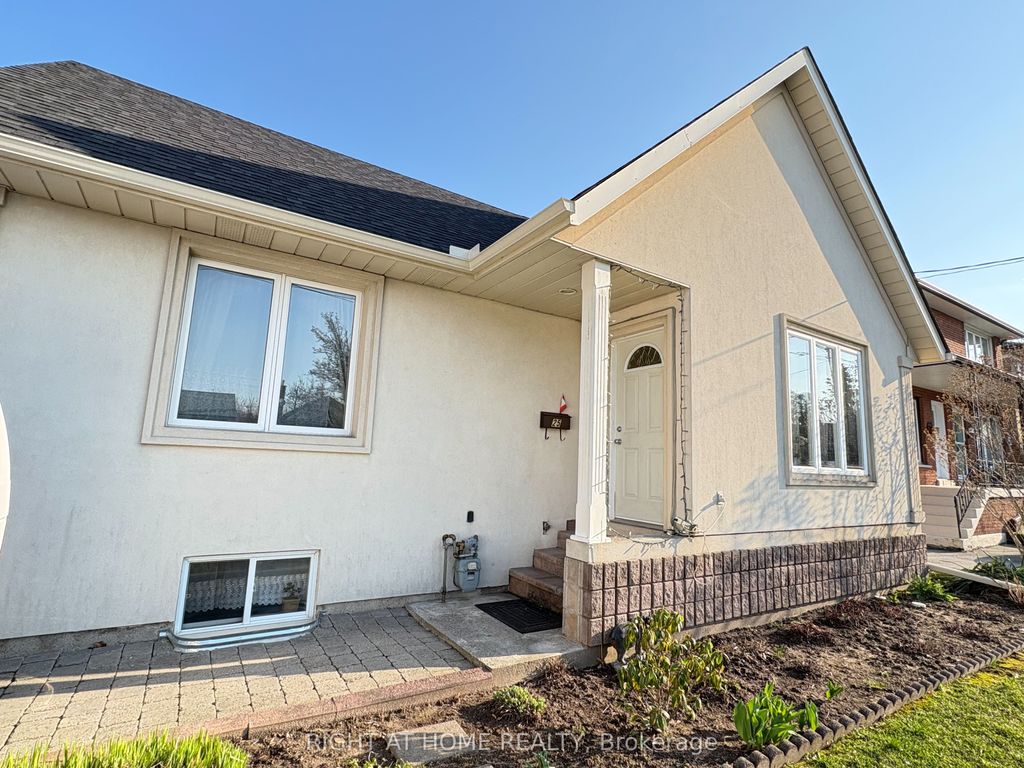 Photo of 25 Burlingame Road, Toronto, ON M8W 1Y7 (MLS # W13045268)