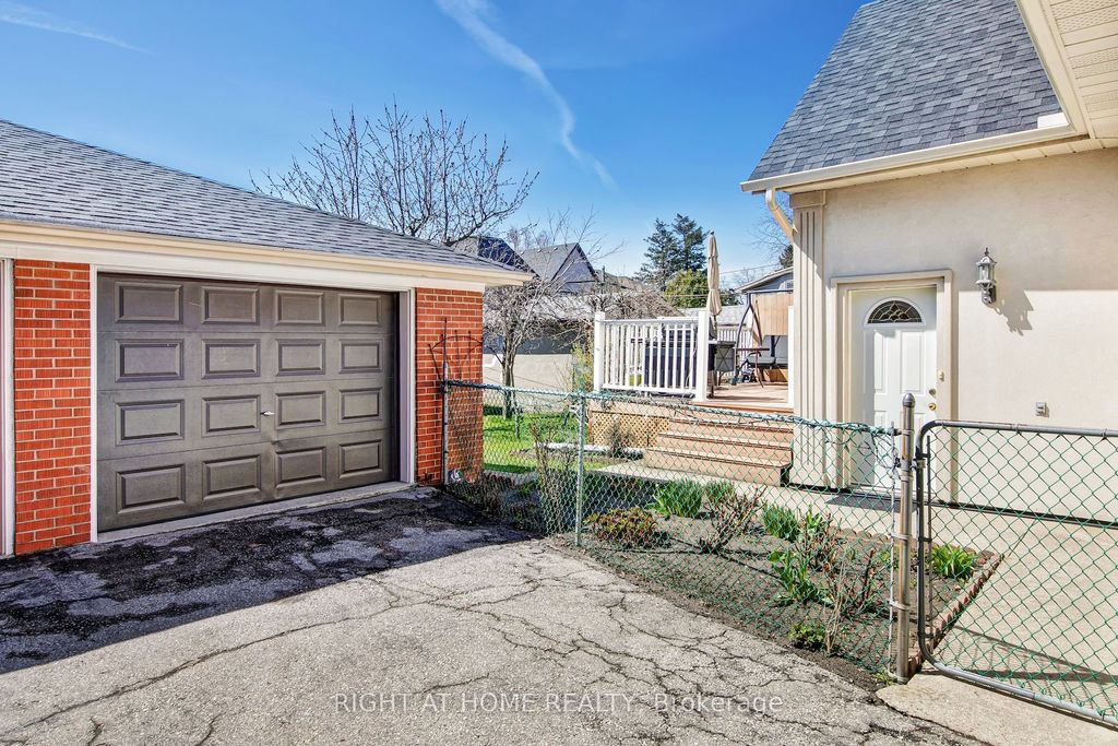 Photo of 25 Burlingame Road, Toronto, ON M8W 1Y7 (MLS # W13045268)