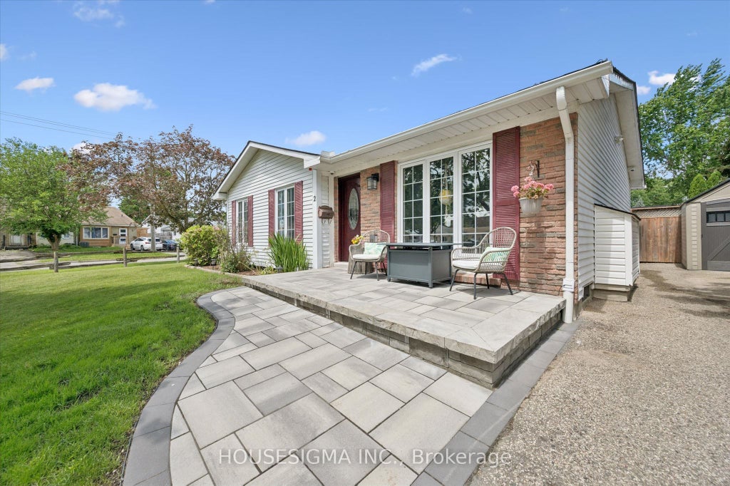 Photo of 2 Keewatin Avenue, Kitchener, ON N2B 3L5 (MLS # X13508074)