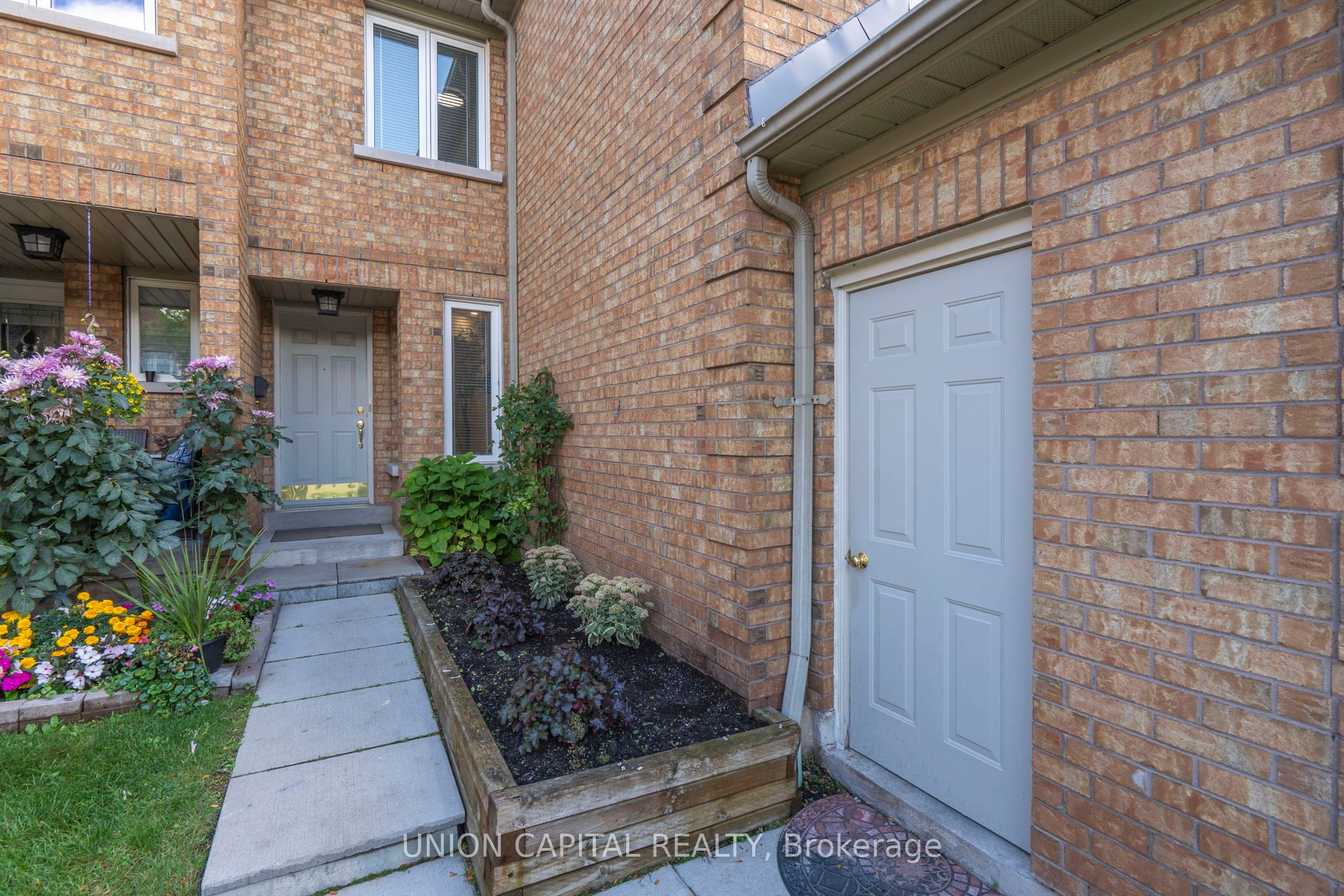 2555 Thomas Street 106