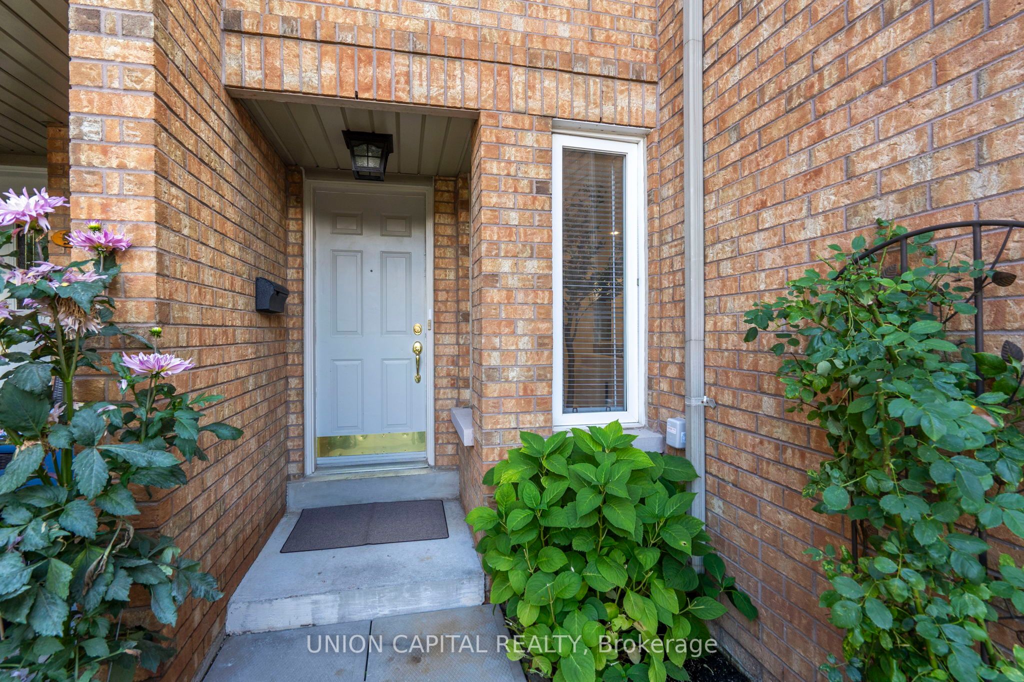 2555 Thomas Street 106