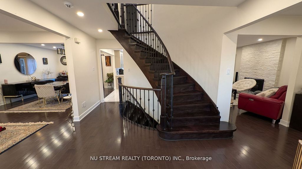 Photo of 3 Bloomfield Trail, Richmond Hill, ON L4E 2H8 (MLS # N13051042)