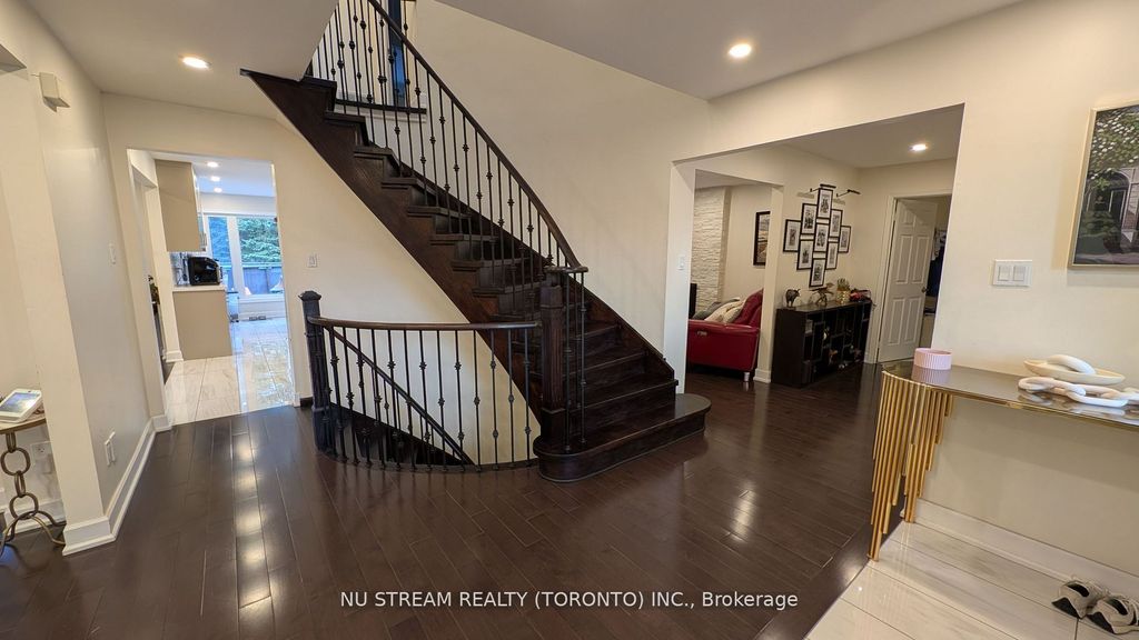 Photo of 3 Bloomfield Trail, Richmond Hill, ON L4E 2H8 (MLS # N13051042)